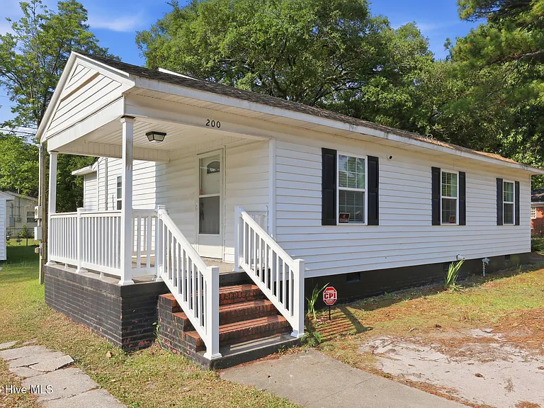 200 S Sylvan Dr — Photo 1