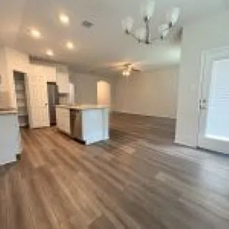 3 bed, 1520 sqft, $2,050 — Photo 4