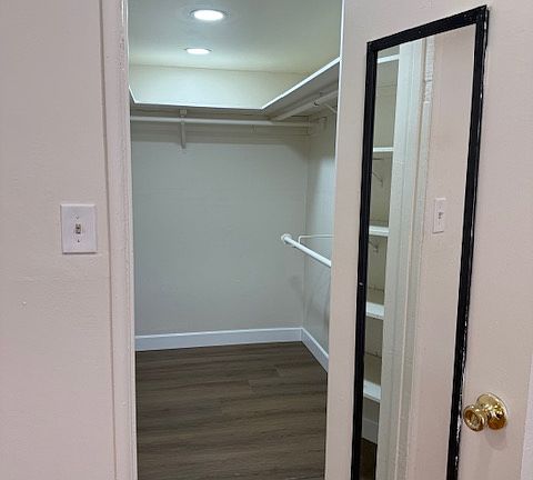 4th image of 10708 Lora St