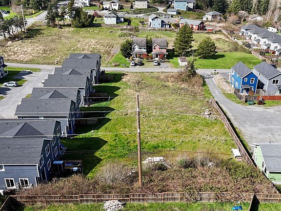 3rd image of 704 Hamilton Ranch Road