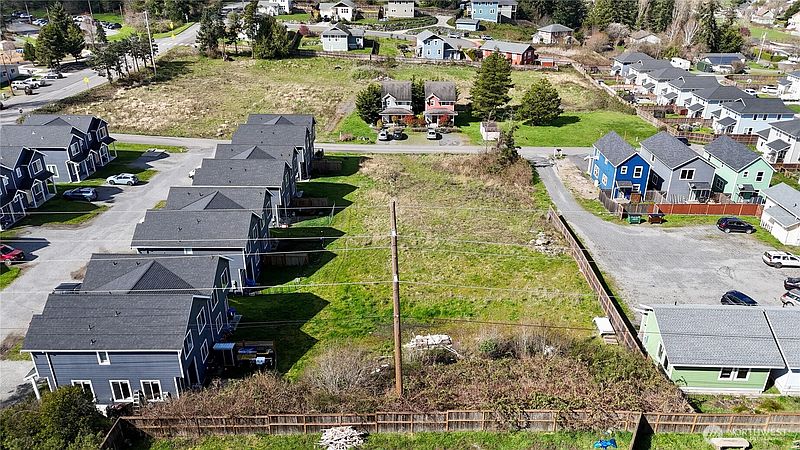 3rd image of 704 Hamilton Ranch Road