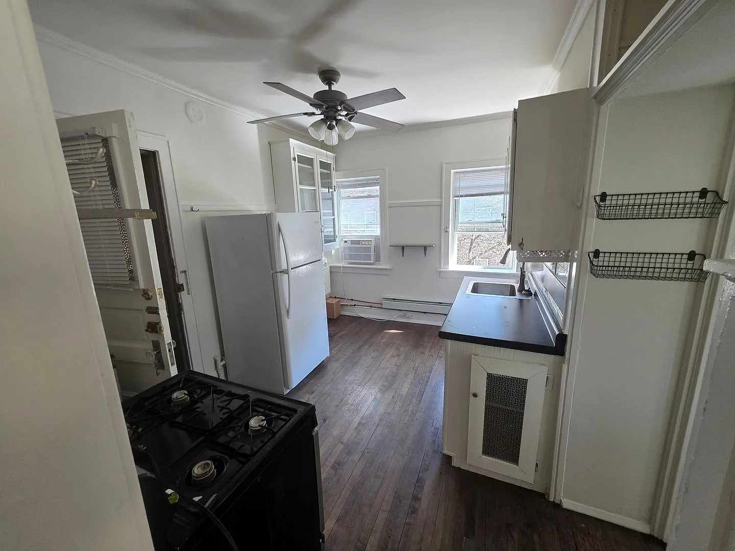 2544 N. Maryland Ave. (Fountain Blue) — Photo 2