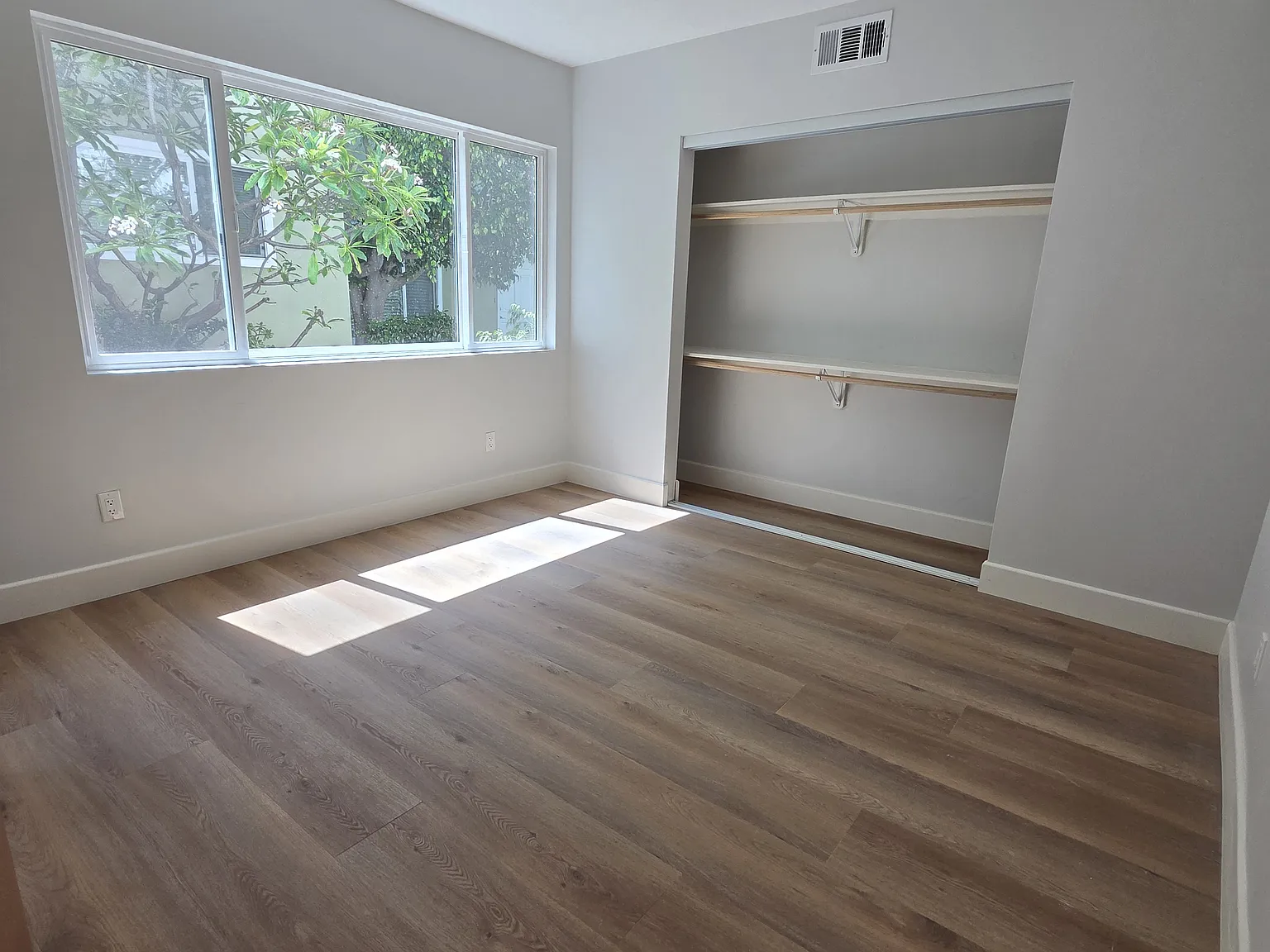 2 bed, 2.5 bath, 1400 sqft, $4,995 — Photo 4
