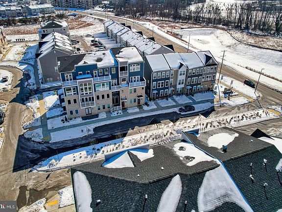 2nd image of 710 Iron Forge Rd Unit B