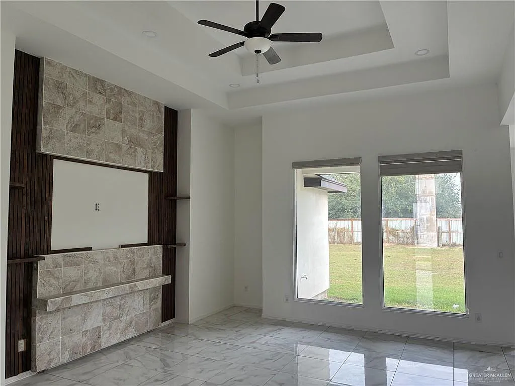 4 bed, 2.5 bath, 1851 sqft, $2,100 — Photo 3