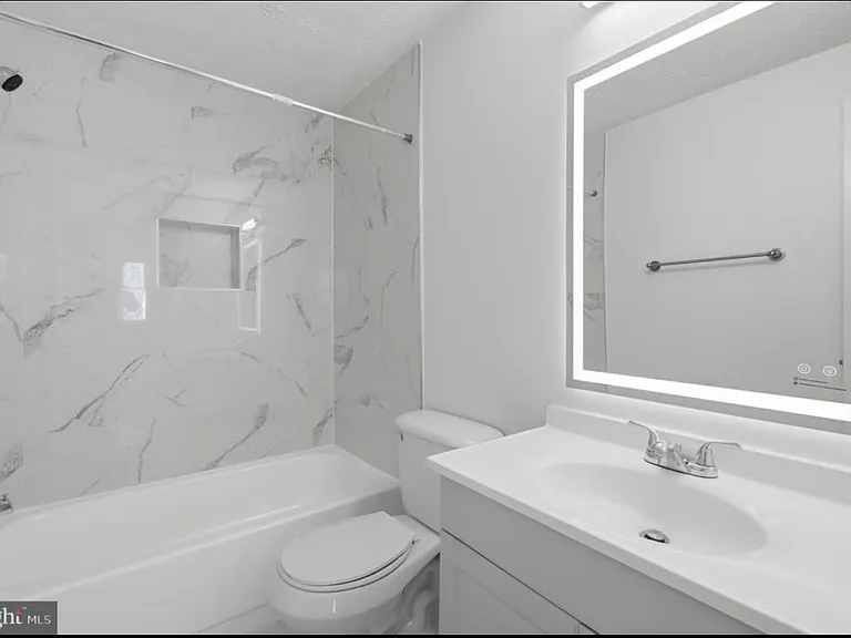 6410 Killarney St — Photo 1