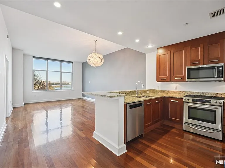 8100 River Rd #209 — Photo 7