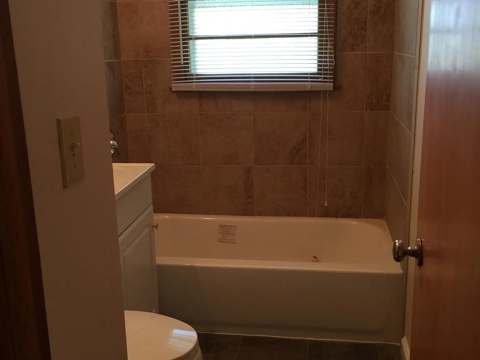 3 bed, 1.5 bath, 1000 sqft, $1,200 — Photo 4