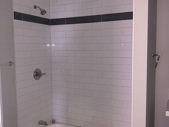 4th image of 791 Starkweather Ave #1