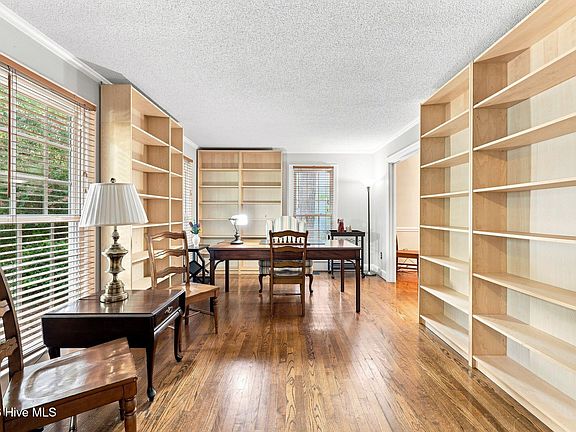 5th image of 213 Woodhaven Road