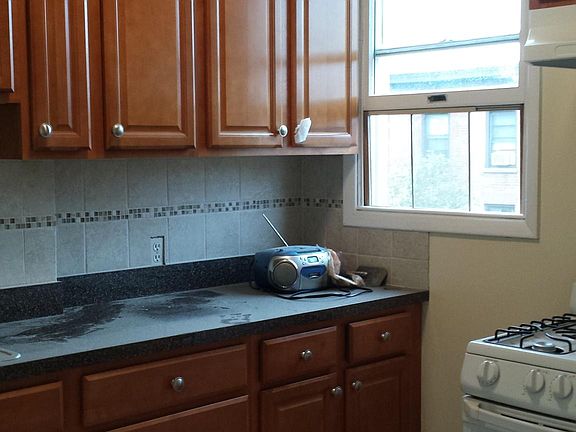 2nd image of 293 Degraw St APT 2F
