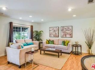 17953 Collins St, Encino, CA 91316