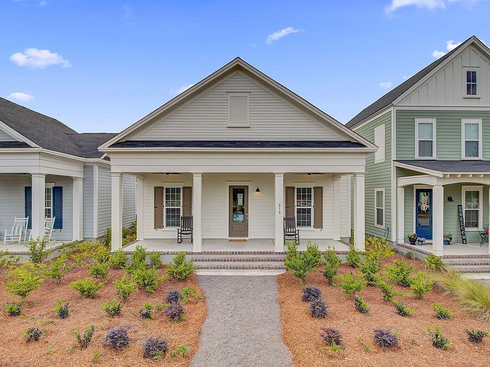 1st image of 215 Gnarly Oak Ln