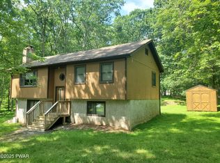 153 Deer Trail Dr, Hawley, PA 18428