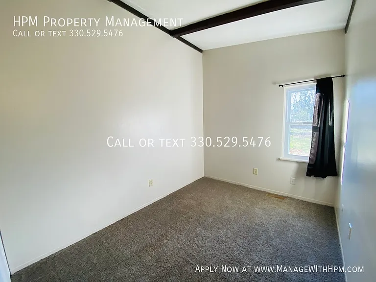 511 Wrexham Ave SW — Photo 9