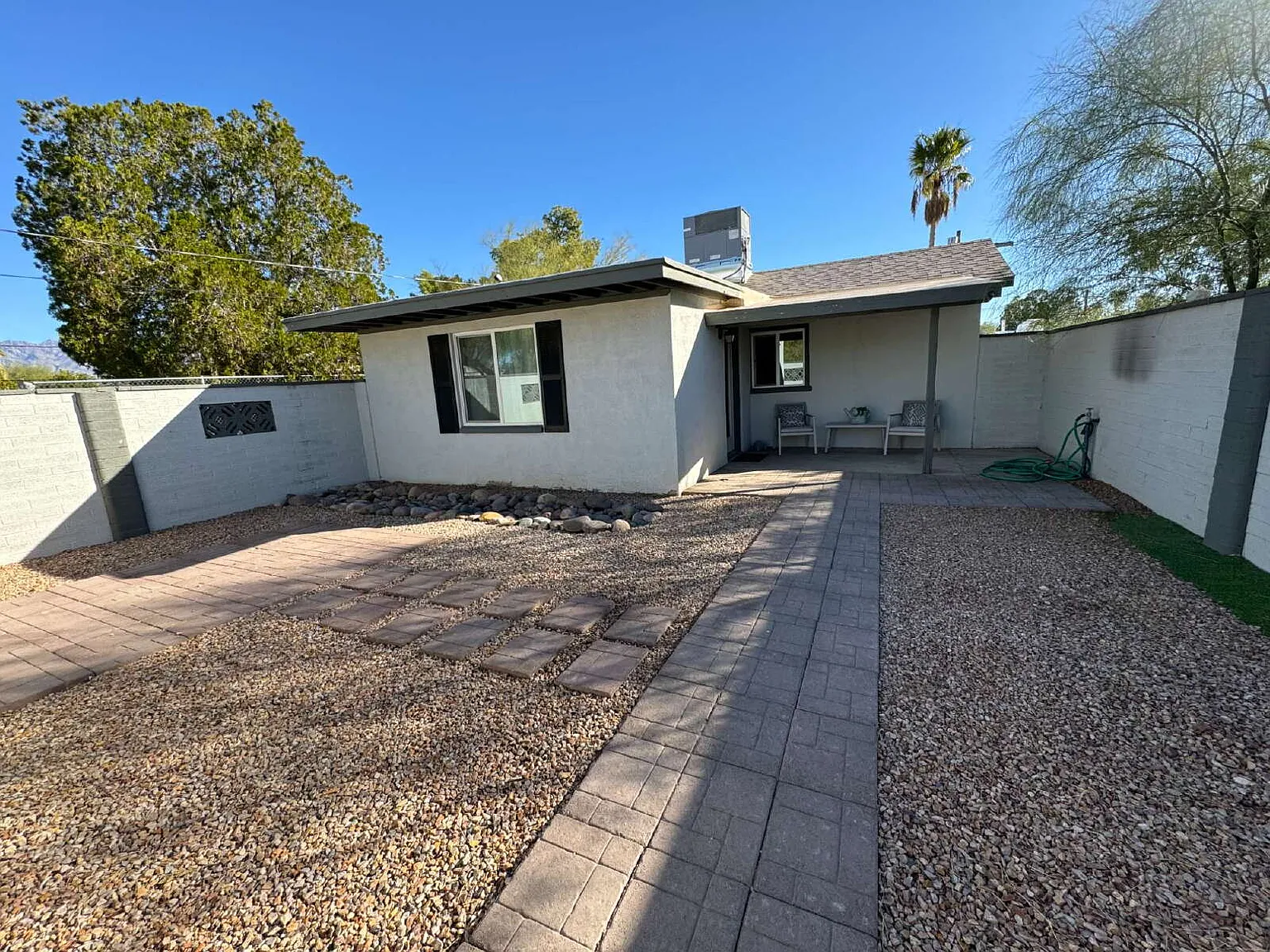 2 bed, 1.0 bath, 853 sqft, $1,995 — Photo 1