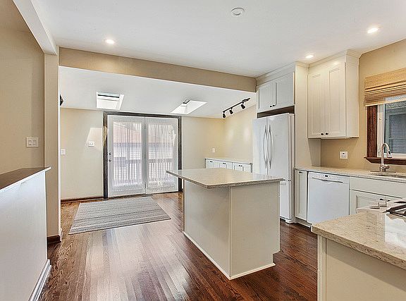 5th image of 5032 W Windsor Ave