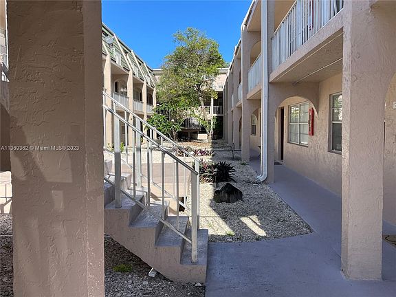 3rd image of 1100 SE 4th Ave APT 18