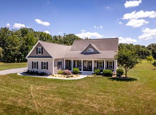 946 Federal Farm Rd, Montross, VA 22520