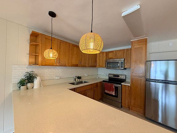 3rd image of 1220 Hele St