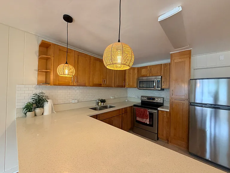 1220 Hele St — Photo 3