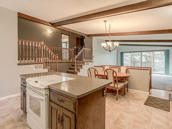 4th image of 2537 Hillview Ave