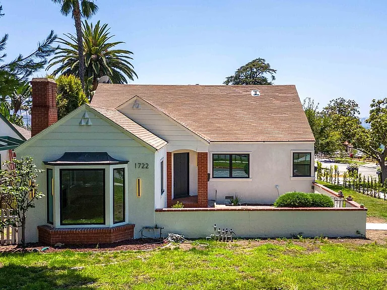 1722 Bel Aire Dr — Photo 2