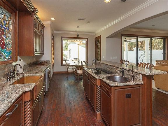 3rd image of 621 Pansy Ave
