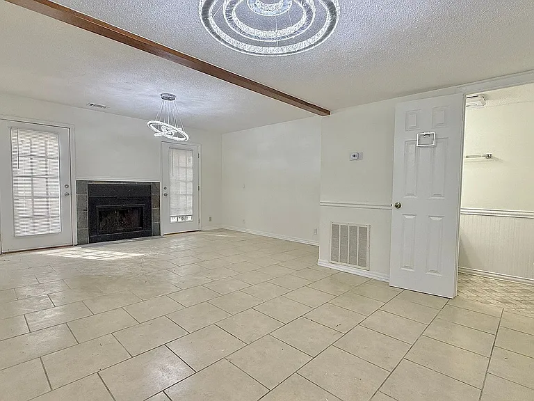 727 S Main St #107 — Photo 9