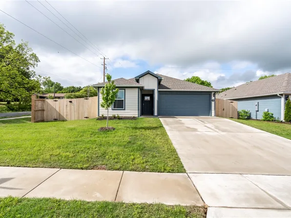 1300 Bates St, Gentry, AR 72734