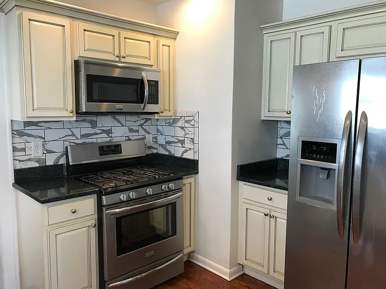 2490 E 126th St #2 — Photo 5