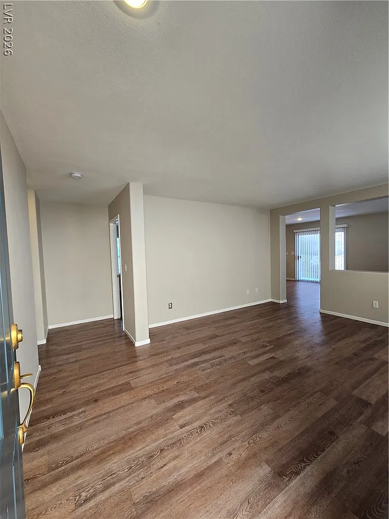 3 bed, 2.0 bath, 1384 sqft, $2,200 — Photo 4