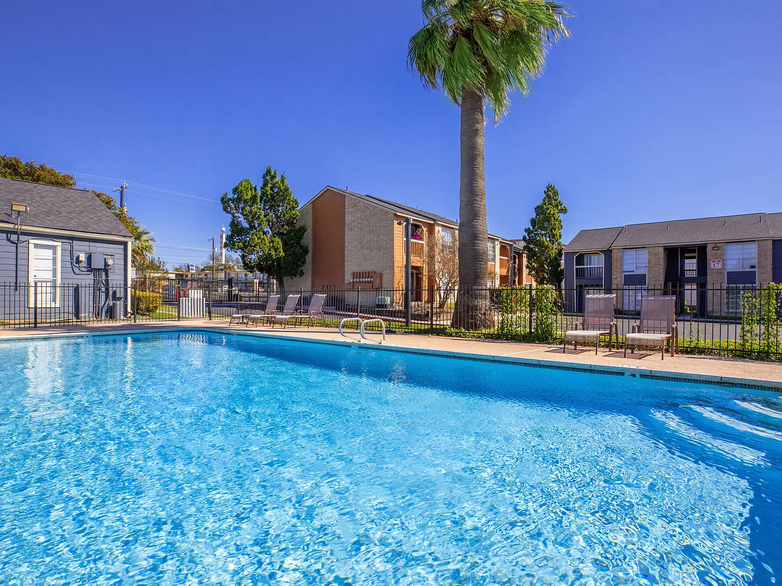 Fredericksburg Place Apartments — Photo 1