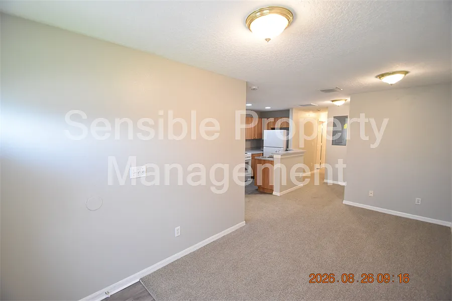 3 bed, 810 sqft, $1,595 — Photo 3