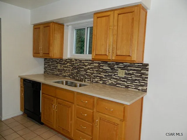 116 Berkey Dr — Photo 10