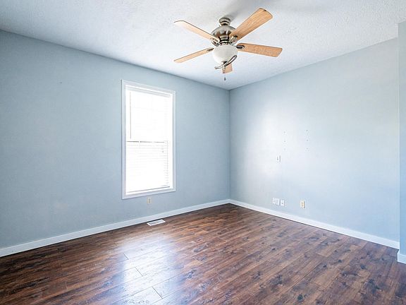 4th image of 1592 Gibbard Ave