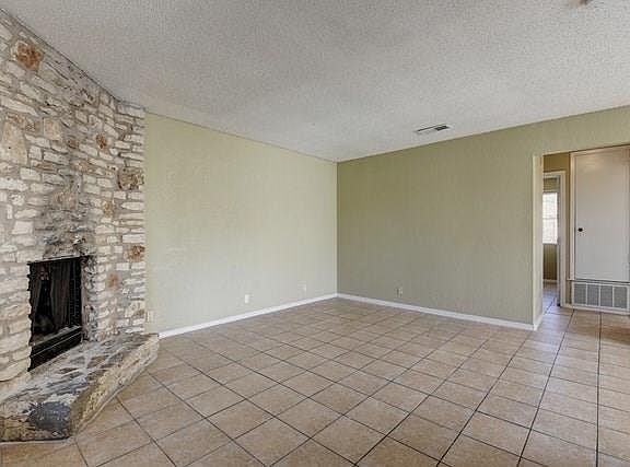 2nd image of 504 Hardin Ct APT D