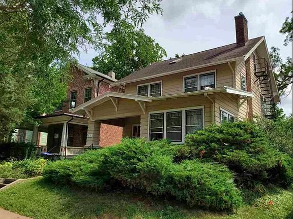 2nd image of 613 E College St