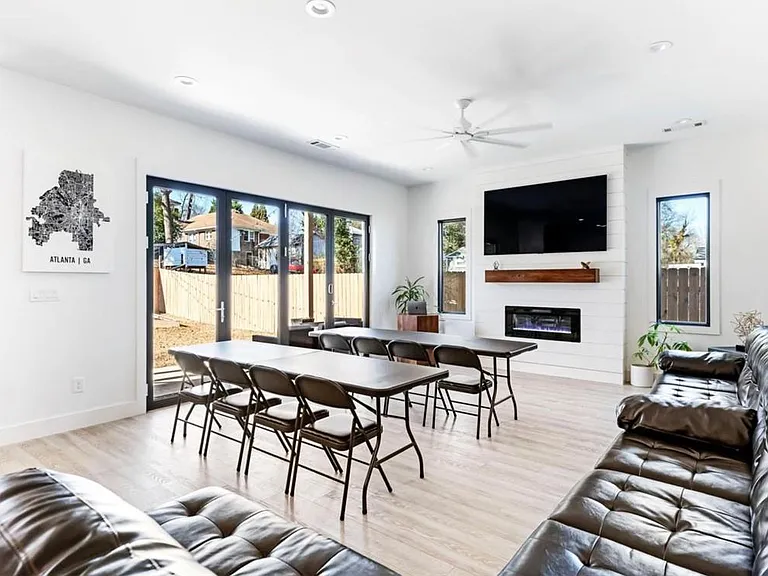 379 Enota Pl SW — Photo 32