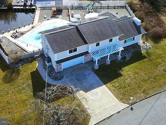 3rd image of 8 Longport Ave