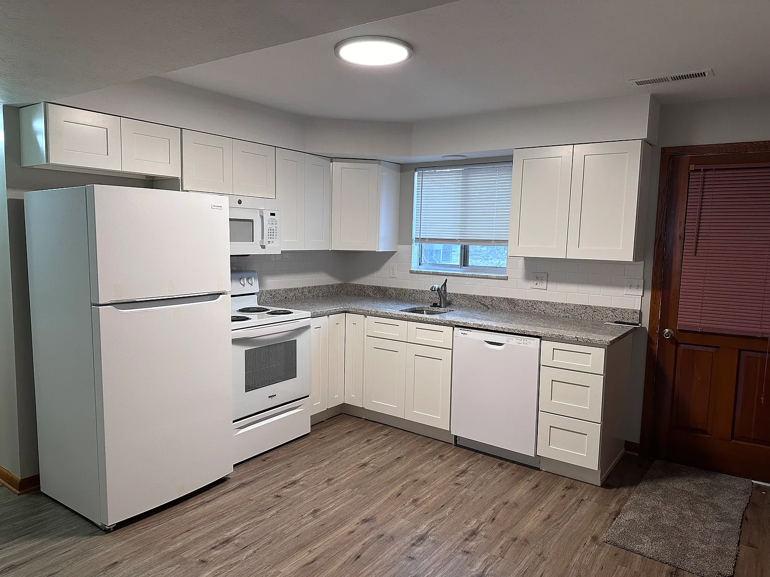 5082 S Main St — Photo 1