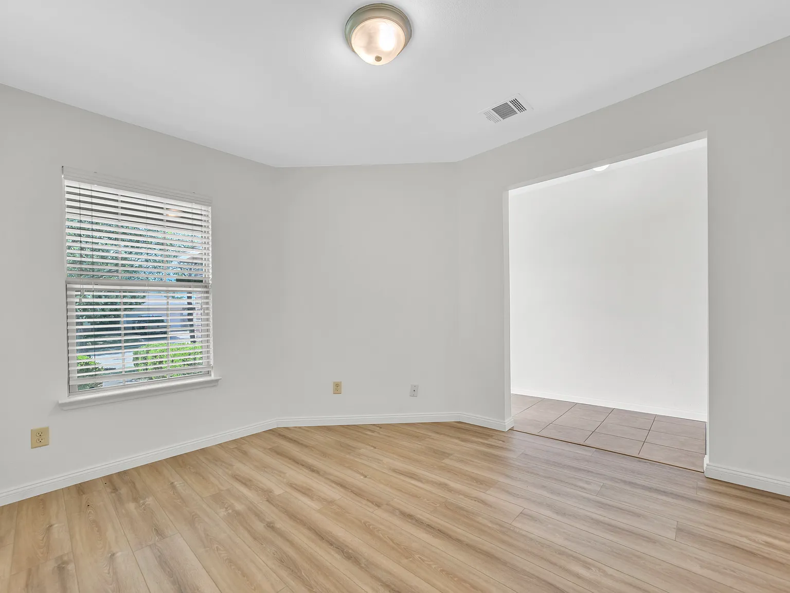 4 bed, 1901 sqft, $2,200 — Photo 3
