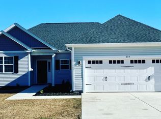 209 Lakeside Dr, Sneads Ferry, NC 28460