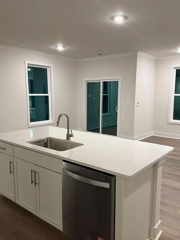 3 bed, 2.5 bath, 1699 sqft, $2,300 — Photo 3