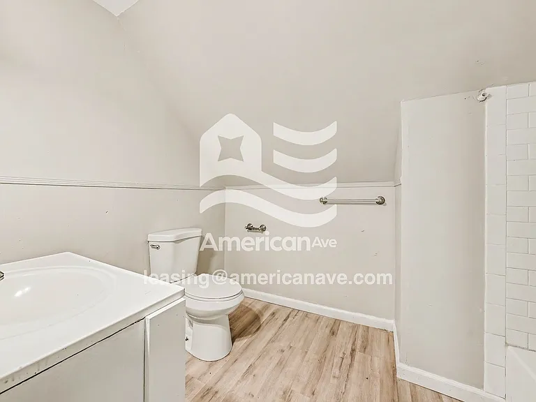 1431942_014_bathroom_14.jpg