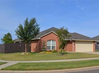 4025 Queens Dr, Moore, OK 73160