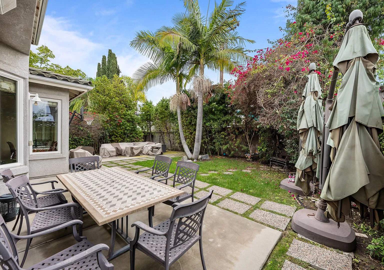 Expansive estate style home - 5 minute drive to SDSU! — Photo 2