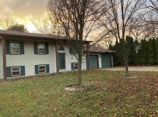 60119 Pembrook Ln, Elkhart, IN 46517