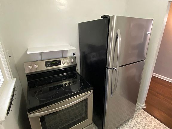 5th image of 221 S 38th Ave
