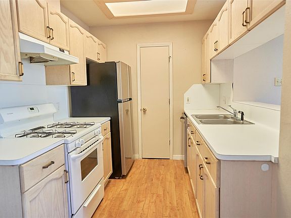 4th image of 508 Gregory Ct